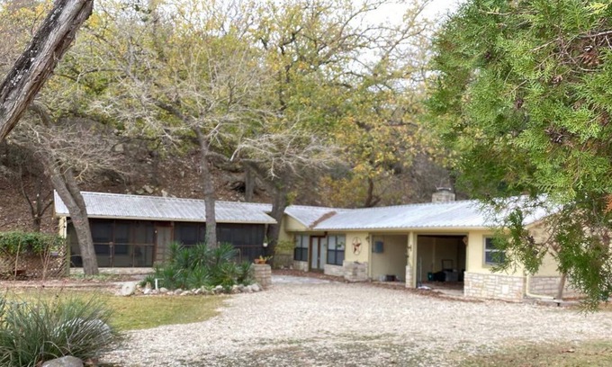 Hunt House | River access house! 3/2 and ping pong barn