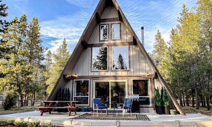 Oregon Water Wonderland House | River Bend Chalet