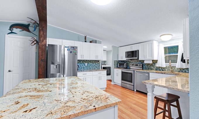 New Braunfels House | River Bend Retreat 2 Homes for 12 Next to Lake Dunlap