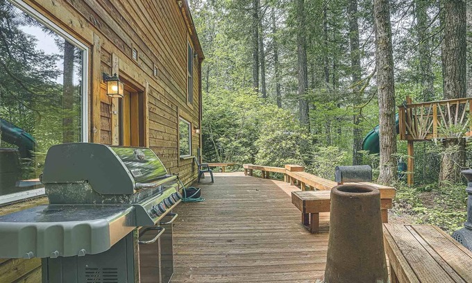 Rhododendron House | River Breeze Chalet