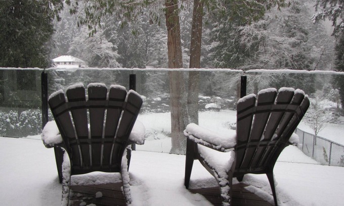 District of North Vancouver Bed & Breakfast | Riverfront Bed and Breakfast
