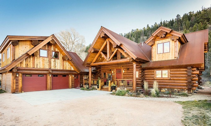 South Fork House | River Crest Cabins, River Front Luxury Log Home, Slps 20, Hot Tub, Chefs Kitchen