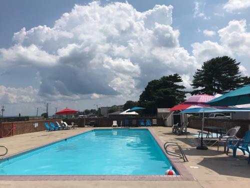 Issue Hotel | River Edge Inn