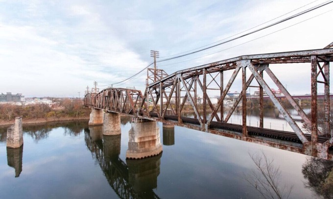 North Capitol Apartment | River Escape - Amazing Views Free Parking Walk to Broadway and Bridgestone Area Elevator Stunning Condo