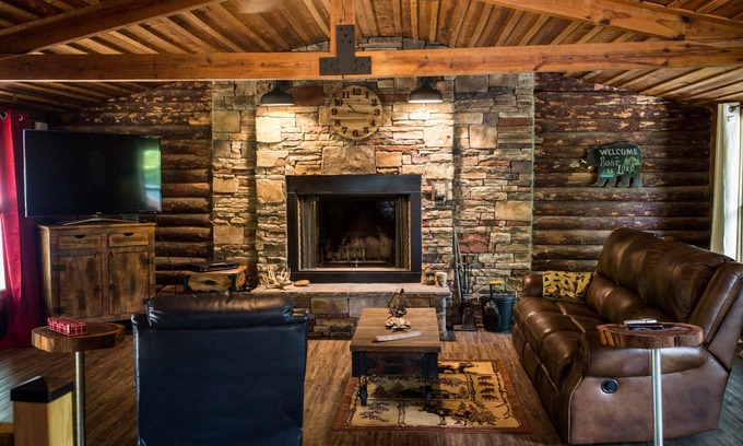 Berryville House | River front cabin