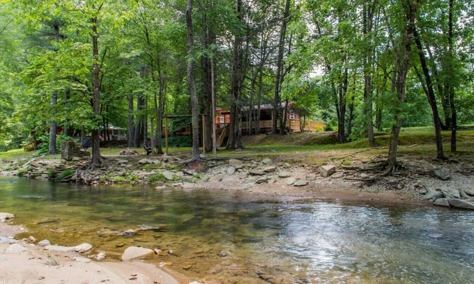 Deep Gap Cabin | RIVER FRONT! *Hot tub* 4 acres! Pets OK