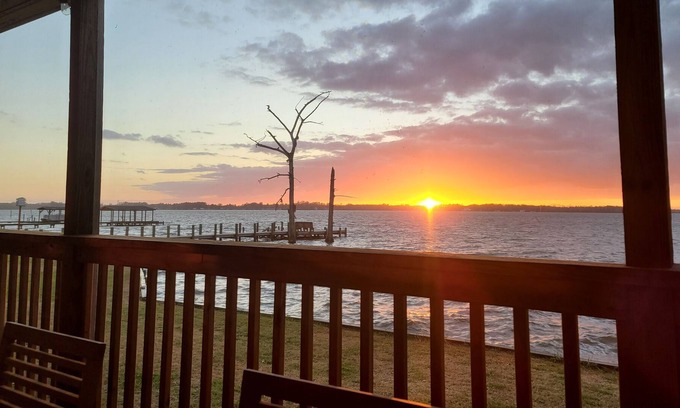 Durants Neck Bed & Breakfast | River front house