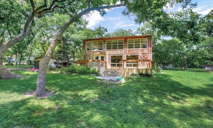 New Braunfels House | River Front House sleeps 25