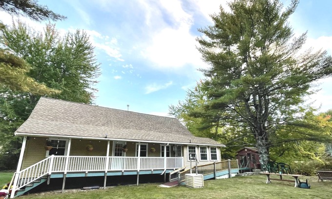 Center Ossipee House | River front house with HOT TUB!