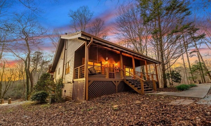 Ellijay Cabin | River Front! Mins 2 Blue Ridge & Ellijay|Hot Tub