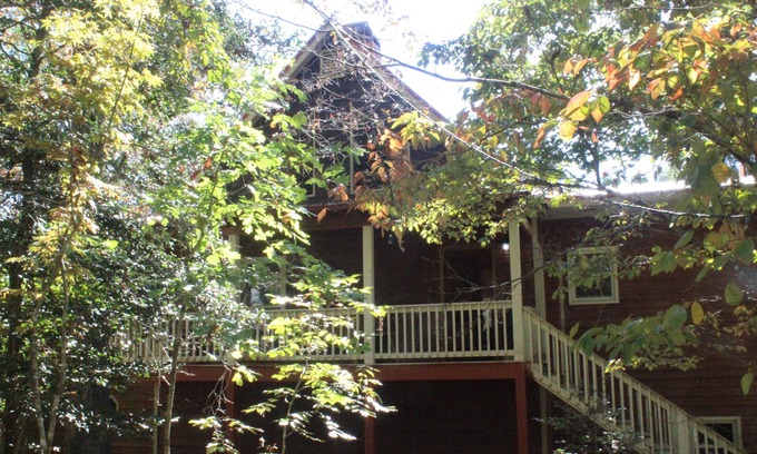 Cleveland House | River Front Property, Local Wineries, fun and relaxing, Enjoy sounds of River