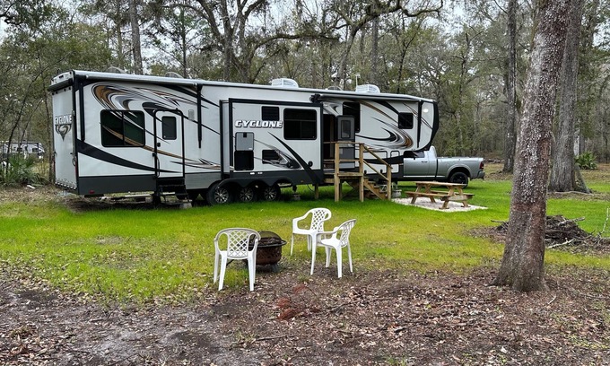 Old Town House | River front relaxation retreat rv on the famous Suwannee river