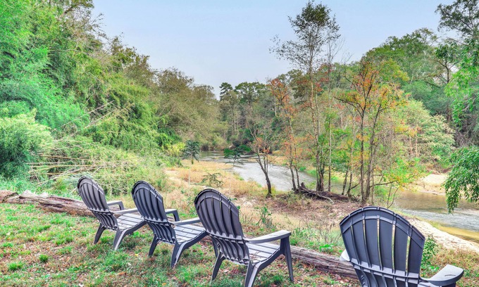 McComb Cottage | River Frontage: Quiet Mississippi Vacation Rental