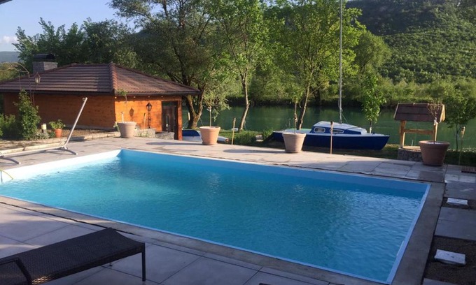 Mali Radic Villa | River Homes