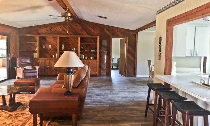 Crystal River House | River House - Overlooking the Scenic Withlacoochee River - Sleeps 4.