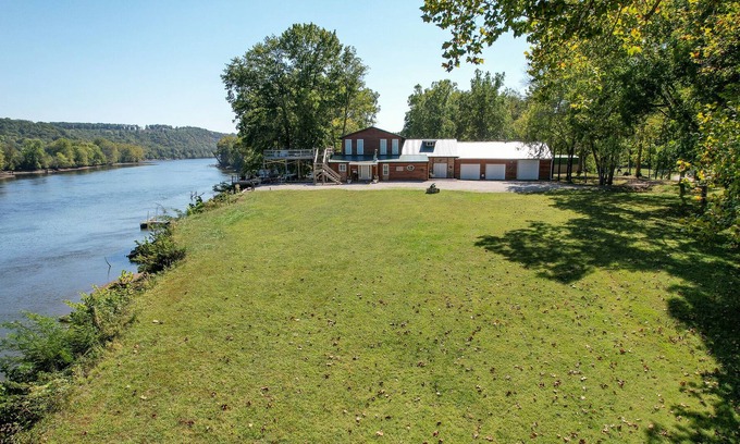 Lake Ozark House | River house with panoramic views