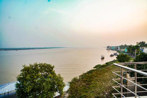 Basirhat Hotel | River Leaf Inn