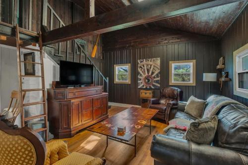 Madison House | River Lodge Rustic Retreat - 15 Mins from DT Nashville