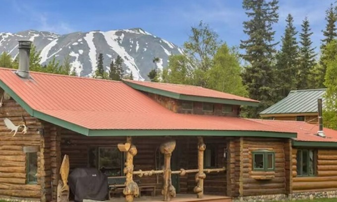 Cooper Landing Cabin | River Lodge - Spacious family cabin on the Kenai River