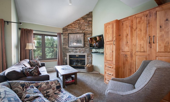 Historic District Condo | River Mountain Lodge Horseshoe Gulch Condo: Ski-In To Downtown Breck