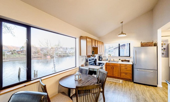 Nehalem House | River Otter