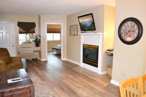 Pigeon Forge House | River Place Condos #401 2BD
