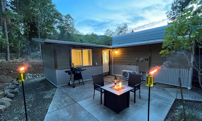 Murphy Apartment | River Rapids home: new 2023, hot tub March 2024