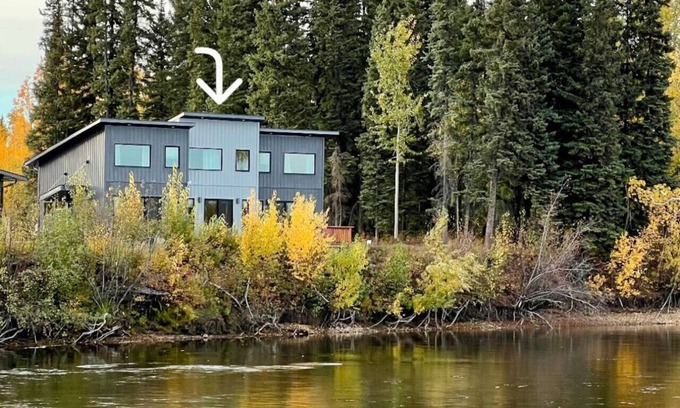 Fairbanks House | River Rest 2: On river, prime location in town.