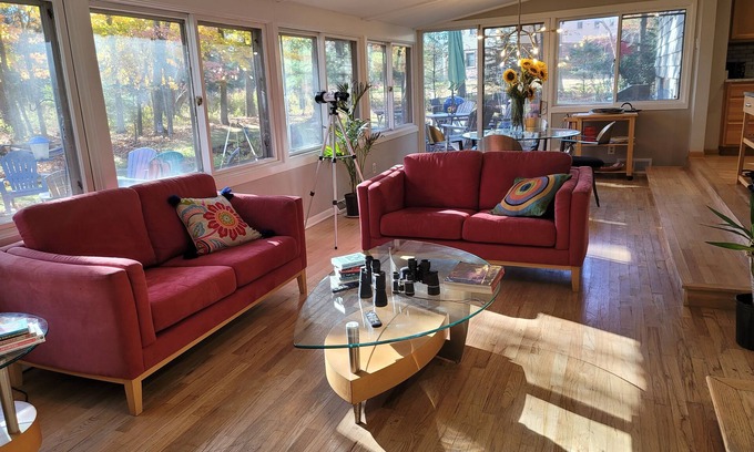 Mequon House | River Retreat- HighTech Meet River Wildlife Habitat - yr. round fire pit, deck