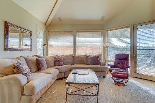Century West House | River Ridge 416AB