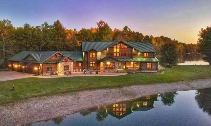 Ingalls House | River Ridge Lodge: Luxury Lodge on the Menominee River
