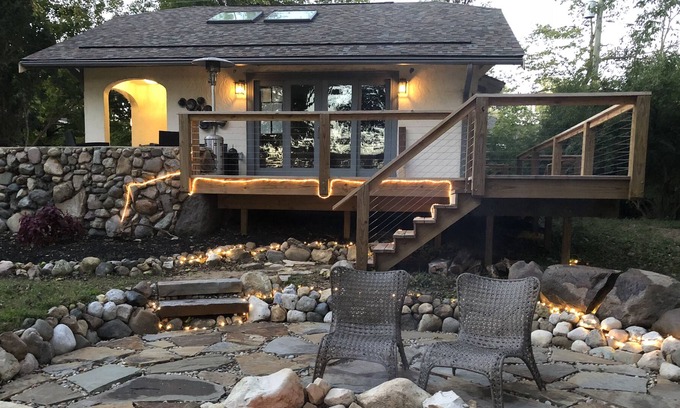 Indianapolis Cottage | River Rock Retreat