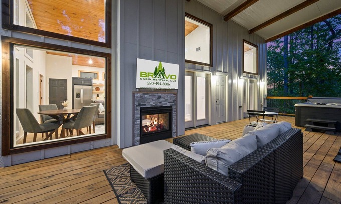 Broken Bow Cabin | River's Edge, a cozy 1-bedroom retreat in Broken Bow, OK, perfect for couples or small families.