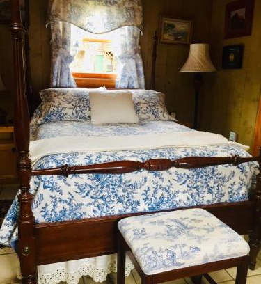 Todd Bed & Breakfast | River ' s Edge Inn