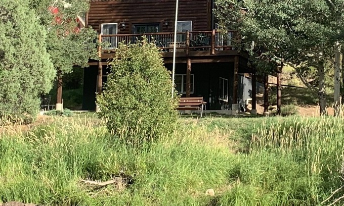 Woods Landing-Jelm Cabin | River's Edge Cabin - Newly Remodeled - On the Big Laramie River