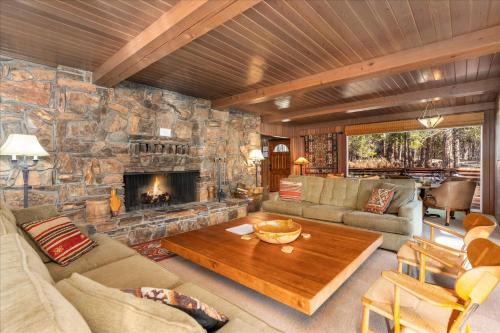 North Wawona House | River's Edge w/BBQ, Wifi, Firepit