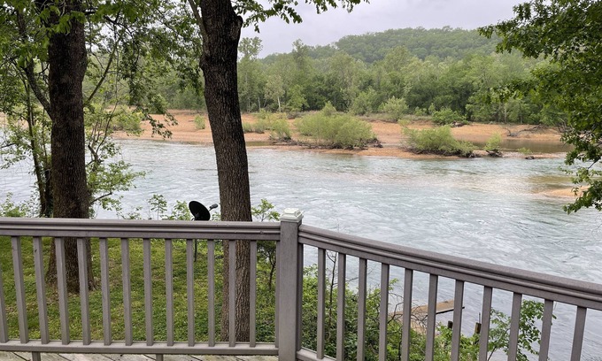 Van Buren House | “ RIVER SIDE “ cabin with Private dock