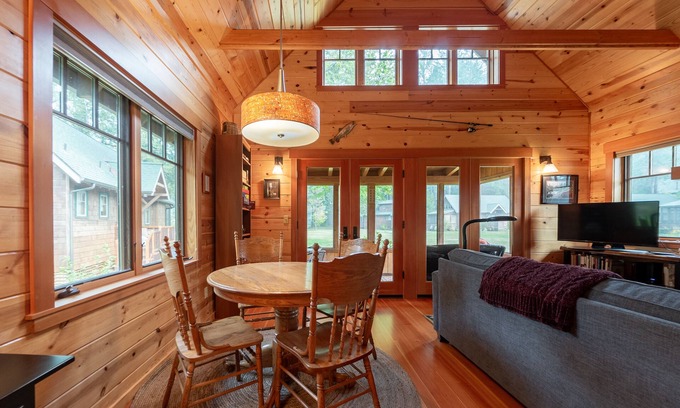 McKenzie Bridge Cabin | River Song Cabin - Mckenzie River