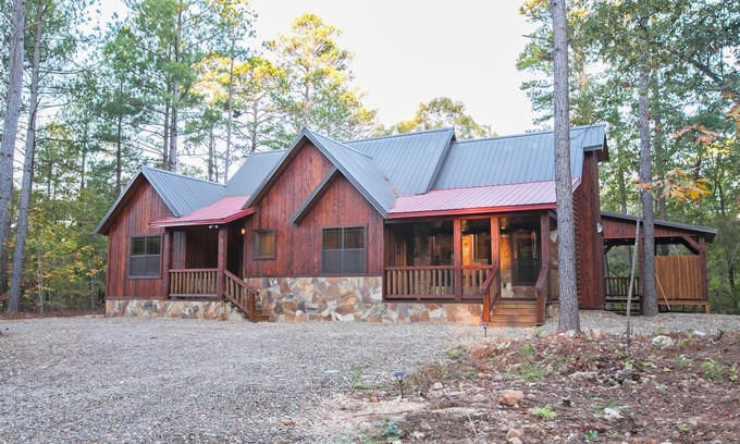 Broken Bow Cabin | River Song - Mountain Couples Cabin (Creek Overlook, Private Hot Tub, Upscale)