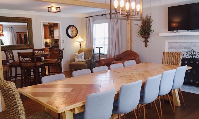 Greensboro House | RIVER TWIST HOMESTEAD. Private Home, Covenient To Everything!