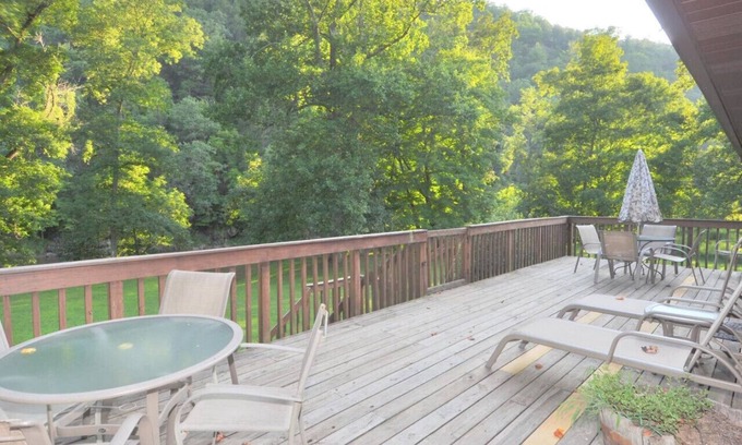 Great Cacapon House | River Valley Cabin - Riverfront Cabin