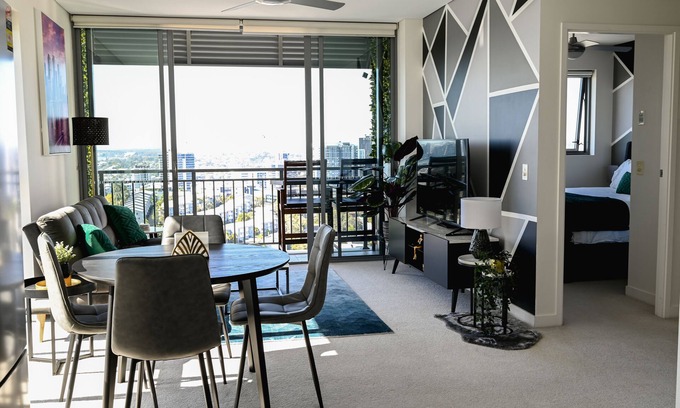 Bowen Hills Apartment | River view apartment in Brisbane with parking