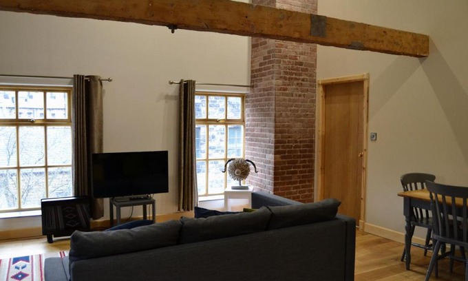 Wadsworth Apartment | River View Apartment
