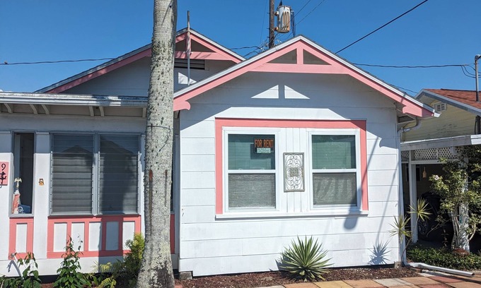Historic Braden Castle Cottage | River view cottage in historic Braden Castle 55+ community
