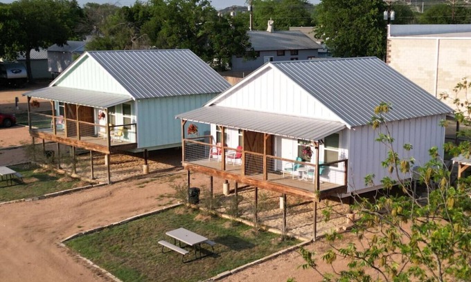 Kerrville Cottage | River View Double Queen Beds Cabin w/Porch #20