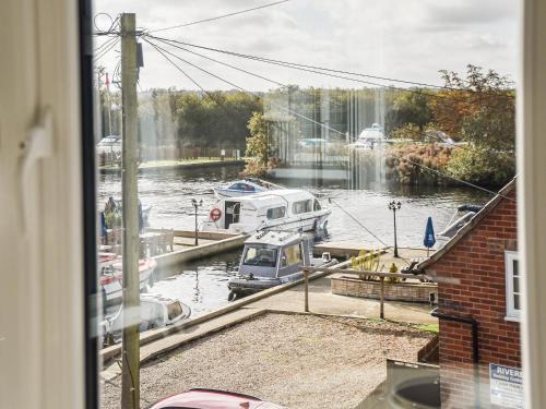 Horning Apartment | River View
