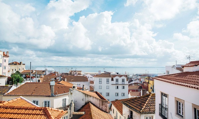 Santo Estevao House | River view Portuguese Soul with terrace in picturesque Alfama, sleeps 7
