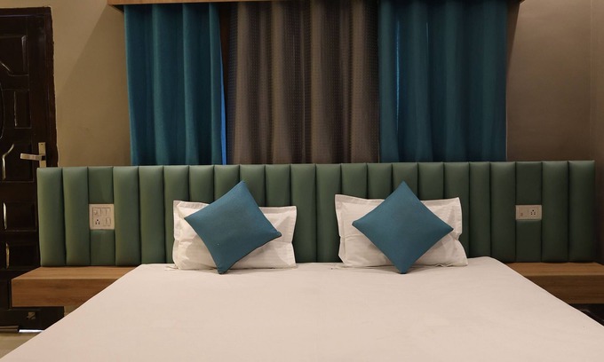 Mayapur Hotel | River View Resort