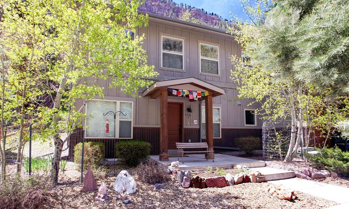 Ouray Condo | River Walk Haven- Easy Walk to Downtown- Bright & Airy Rooms-Great Reviews!