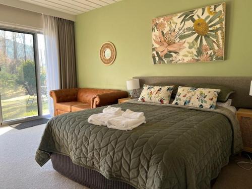 Bright Hotel | Riverbank Park MOTEL